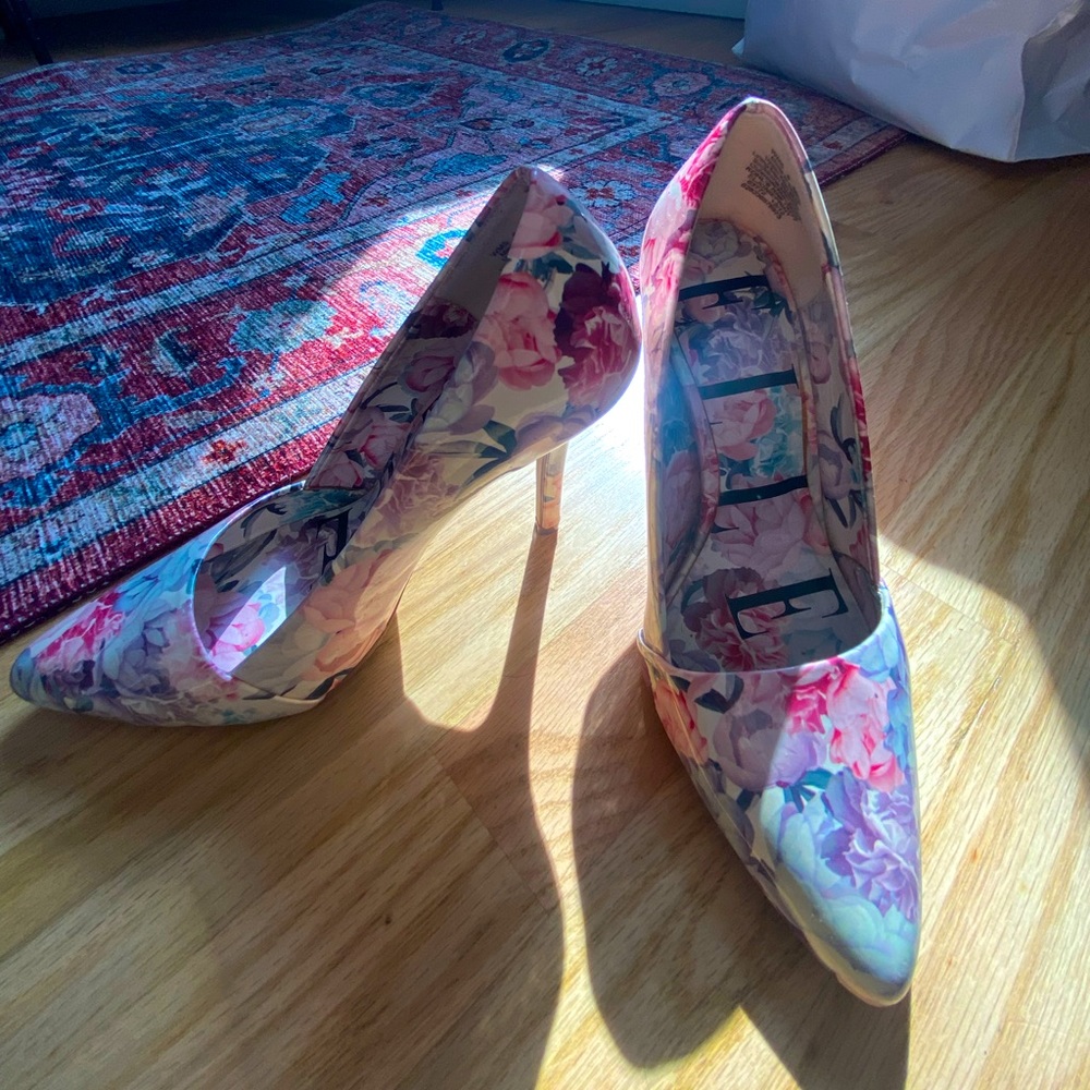 Floral pointed toe pumps